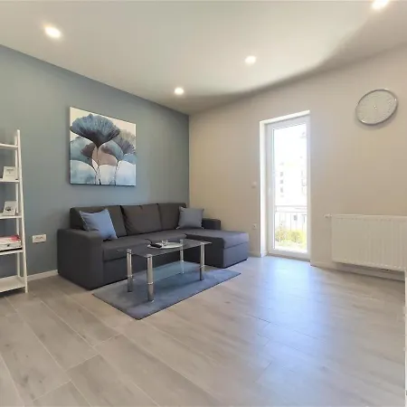 New Papillon Апартаменты Макарска